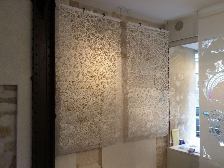 パリデザインウィーク2015に出展した別注の手漉きで作製した大判和紙のタペストリー