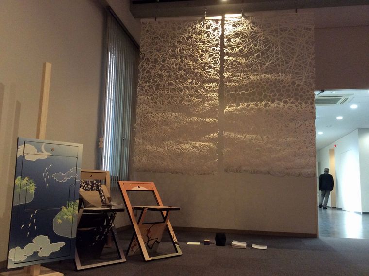 パリデザインウィーク2015に出展した手漉きの大判和紙を京都帰国展に展示