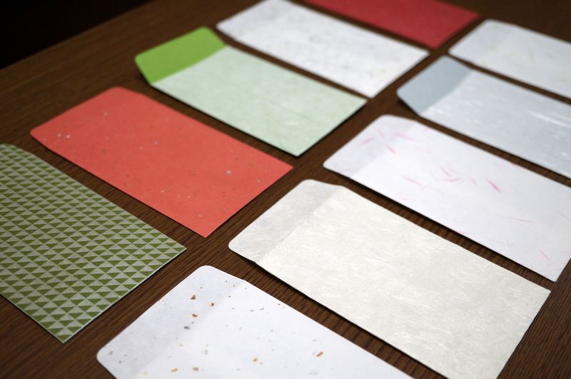 模様や柄などを印刷した和紙を使って、オリジナルのぽち袋を別注にて作製することもできます