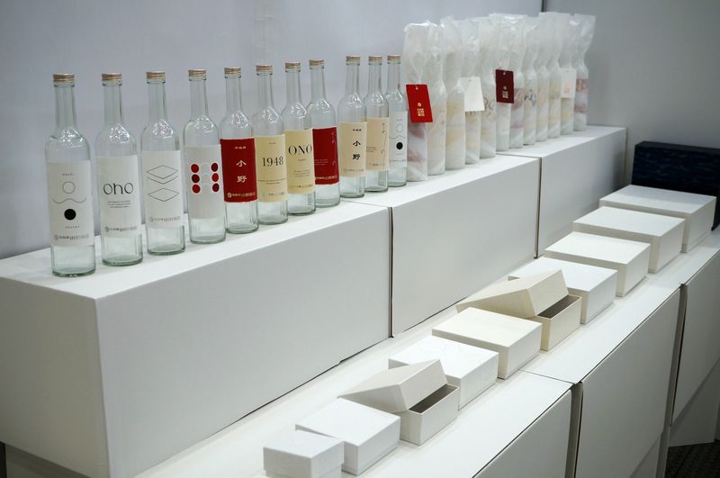パッケージ×デザイン展の小野商店のブースでは和紙ラベルと白系の和紙を使った貼り箱を展示しました