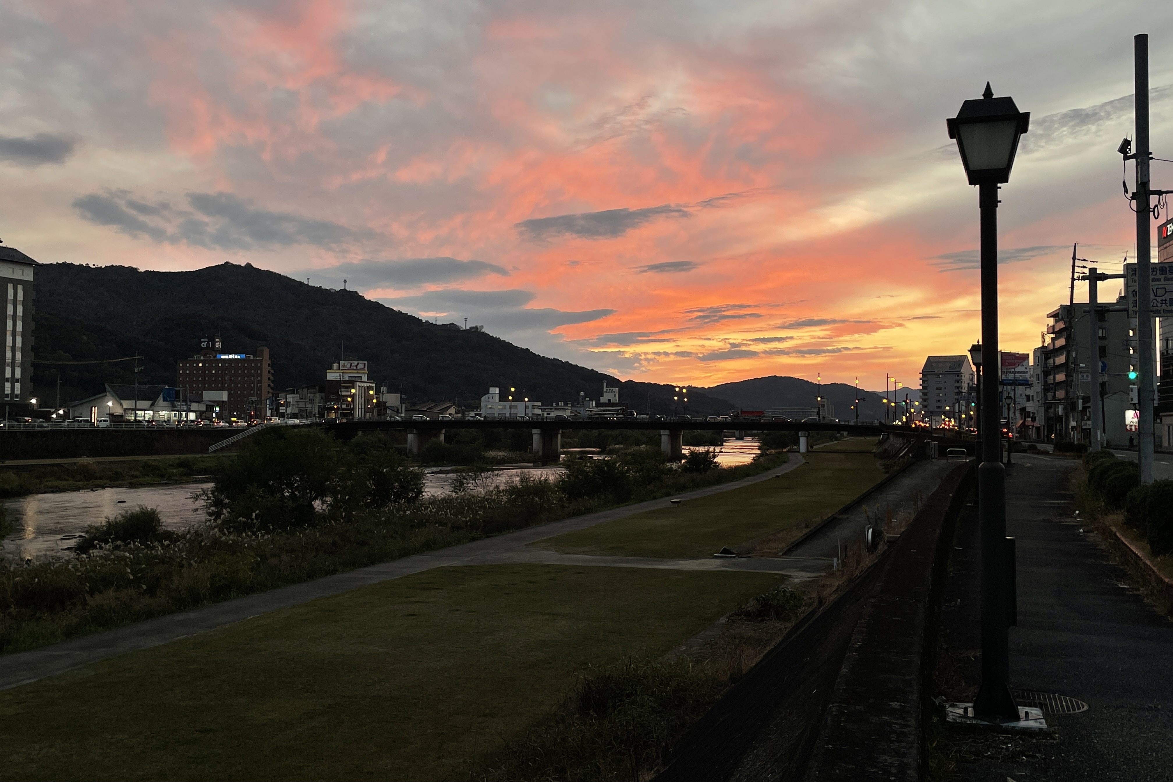 先日の出張で訪れた岡山県津山市の夕暮れ風景