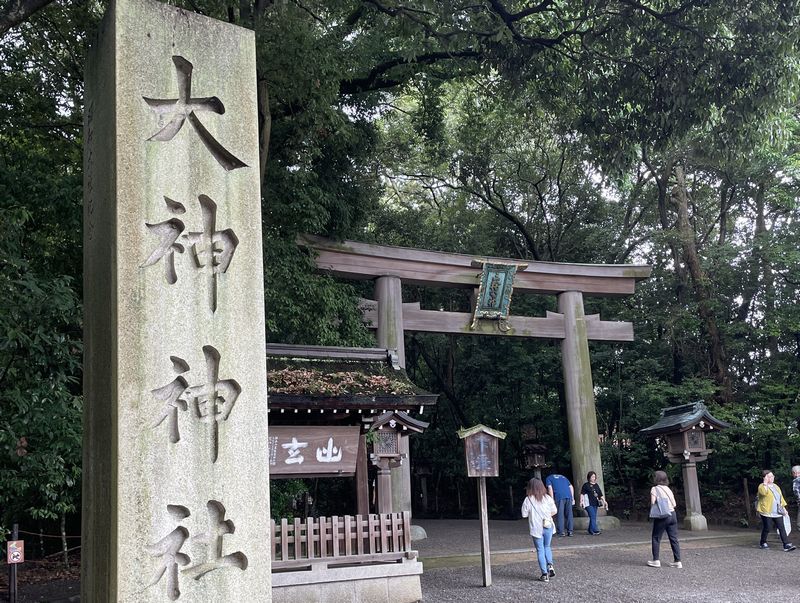 奈良県・大神神社の鳥居。夏越の大祓に伺ってきました