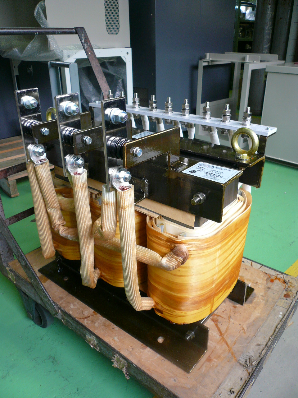 特殊変圧器の製造