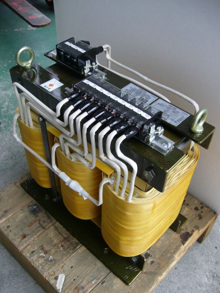 中国で使う機械装置用の電源変圧器