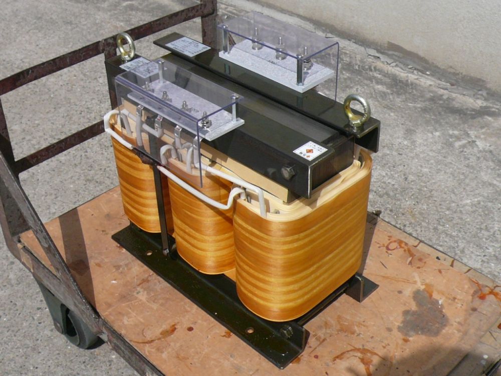 機能性材料を支援する変圧器