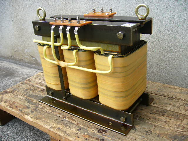 Dy(n)5結線変圧器