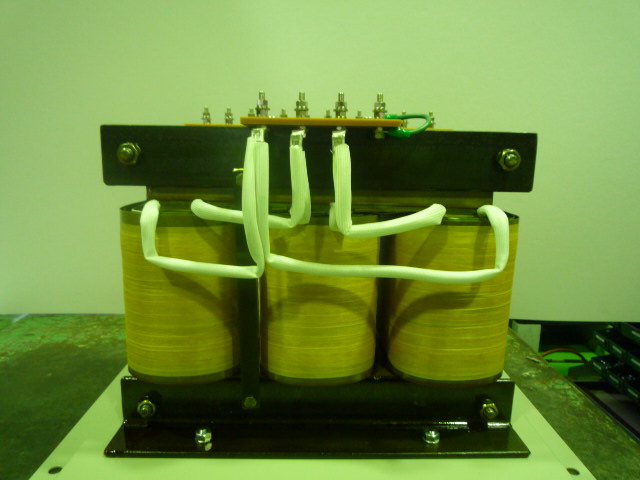 三相トランス　Δ（デルタ）結線変圧器