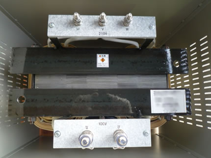Ｖ／逆Ｖ結線変圧器の端子接続部