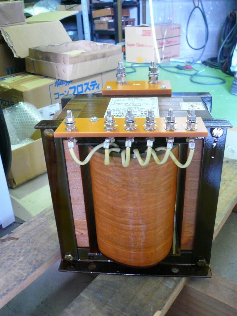 変圧器　小型化　軽量化　コストダウン　