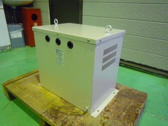 ３８０Vから２００Vに電圧を下げる変圧器（ダウントランス） - BMB
