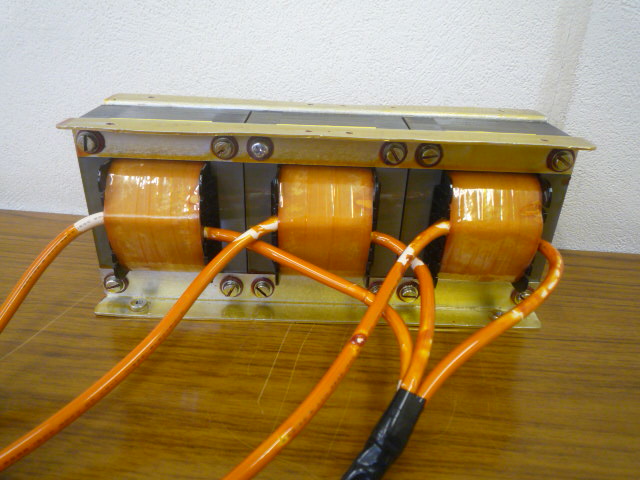 高圧出力は高圧電線で行う変圧器修理