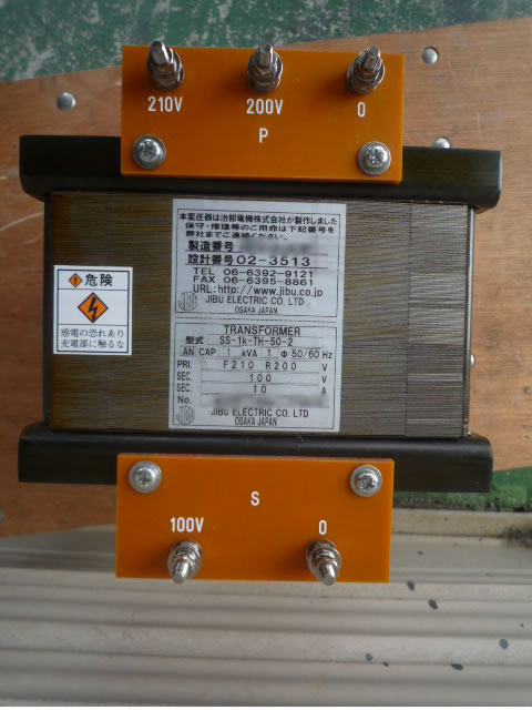 変圧器の端子板配列と銘板