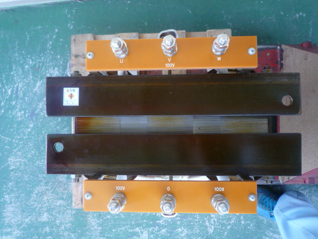 変圧器の端子板配列