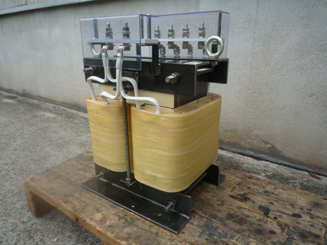 入力側２００V　電源トランス
