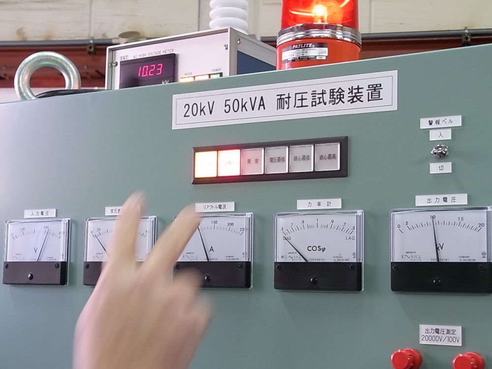 大きな電気容量の発電機を試験出来る耐圧試験装置
