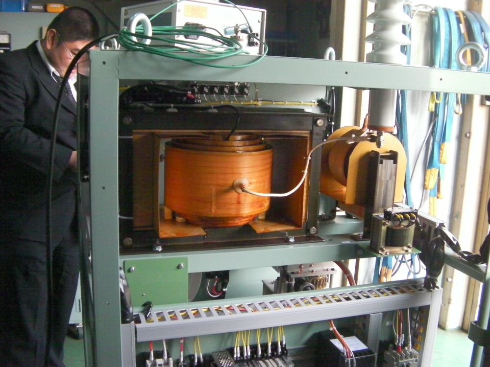 高電圧発生変圧器と計測用変圧器