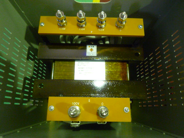 変圧器の入出力接続端子